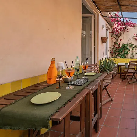 Giulia's House, Monti Apartamento