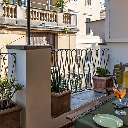 Giulia's House, Monti