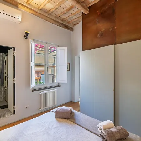 Giulia's House, Monti